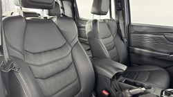 2025 (25) ISUZU COMMERCIAL D-MAX 1.9 V-Cross Double Cab 4x4 Auto 5124901