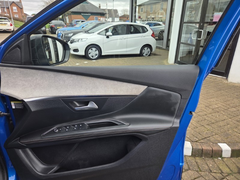 2021 (21) PEUGEOT 3008 1.6 Hybrid4 300 GT Premium 5dr e-EAT8 5162793