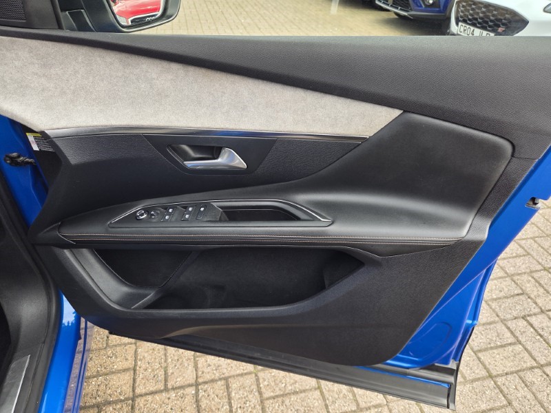 2021 (21) PEUGEOT 3008 1.6 Hybrid4 300 GT Premium 5dr e-EAT8 5749030