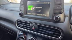 2020 (20) HYUNDAI KONA 1.0T GDi Play Edition 5dr 5136858