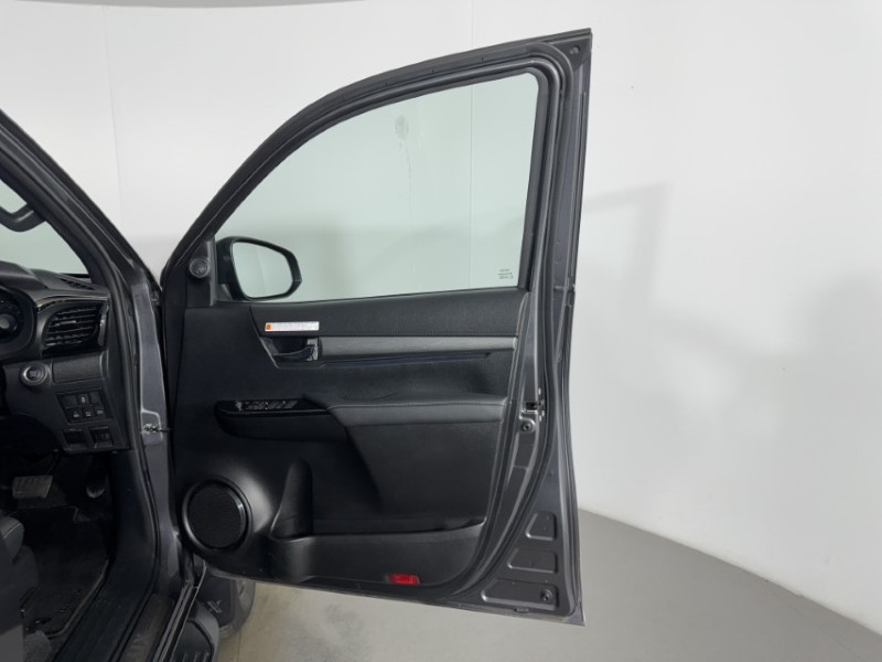 2025 (74) TOYOTA COMMERCIAL HILUX Invincible X D/Cab Pick Up 2.8 D 48V Auto 5223039