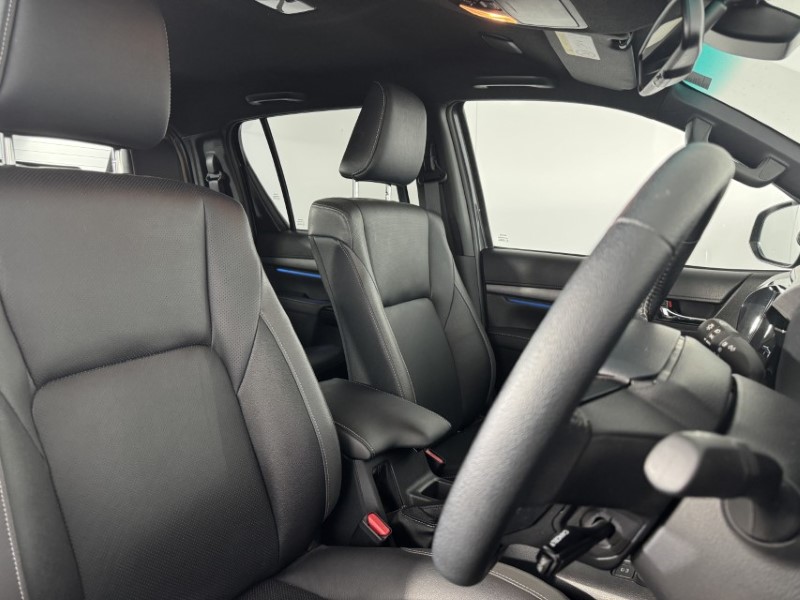 2025 (74) TOYOTA COMMERCIAL HILUX Invincible X D/Cab Pick Up 2.8 D 48V Auto 5223040