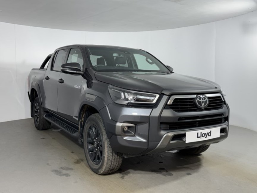 2025 (74) TOYOTA COMMERCIAL HILUX Invincible X D/Cab Pick Up 2.8 D 48V Auto