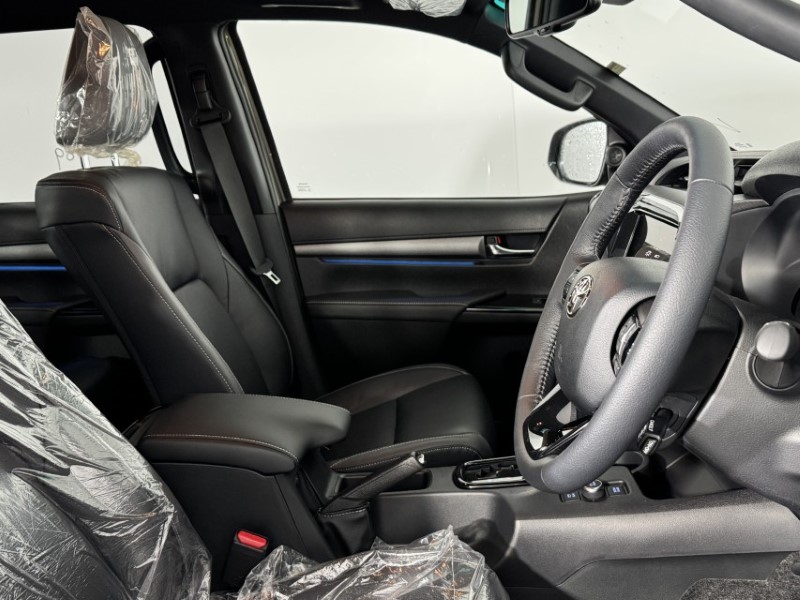 2026 (26) TOYOTA COMMERCIAL HILUX Invincible X D/Cab Pick Up 2.8 D 48V Auto 5174281