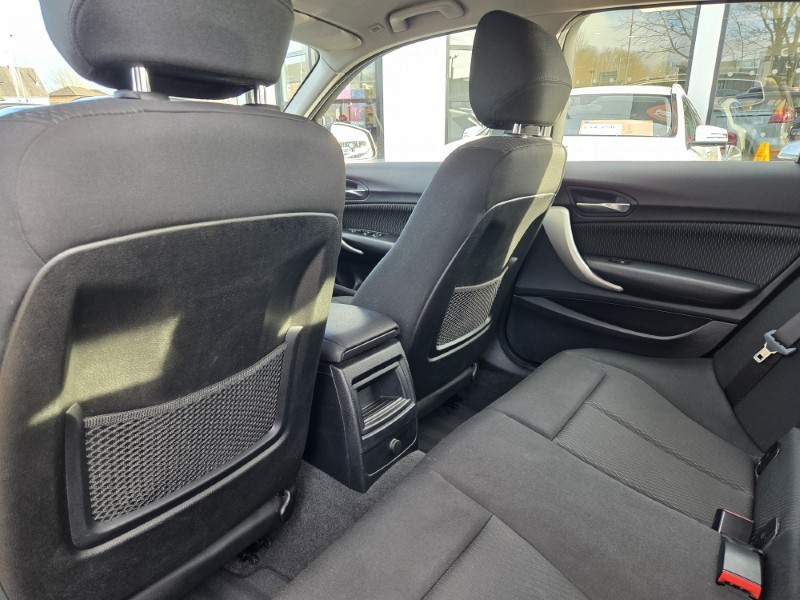 2018 (18) BMW 1 SERIES 116d SE Business 5dr [Nav/Servotronic] 5178945