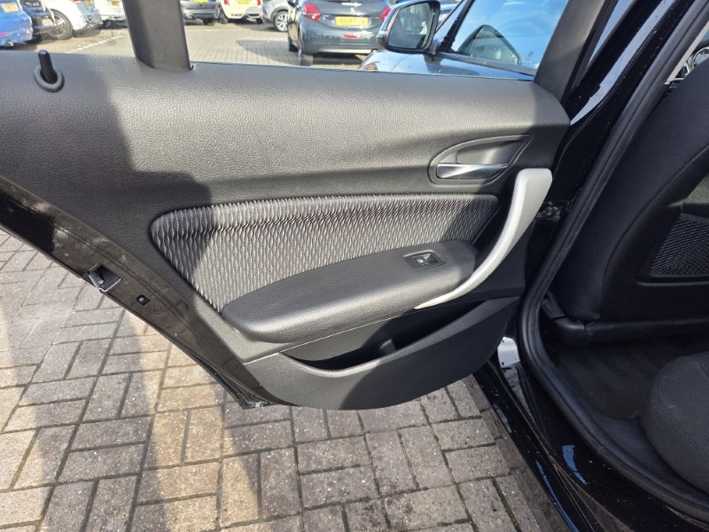 2018 (18) BMW 1 SERIES 116d SE Business 5dr [Nav/Servotronic] 5178944