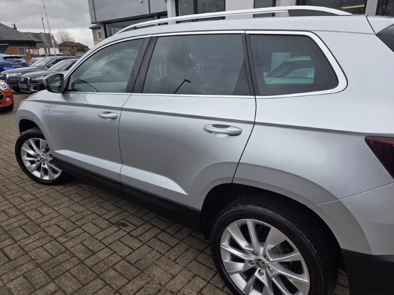 2020 (20) SKODA KAROQ 1.5 TSI SE L 5dr DSG 5181637