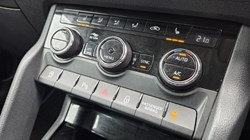 2019 (19) SKODA KAROQ 2.0 TDI SE L 5dr 5194484