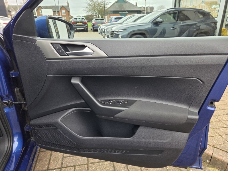 2018 (18) VOLKSWAGEN POLO 1.0 SE 5dr 5182394