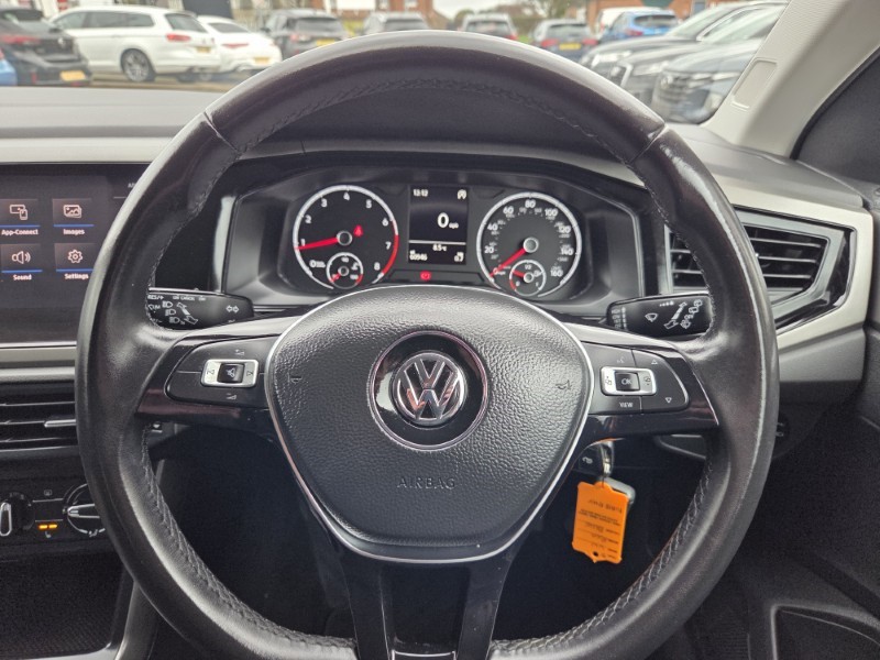 2018 (18) VOLKSWAGEN POLO 1.0 SE 5dr 5182401