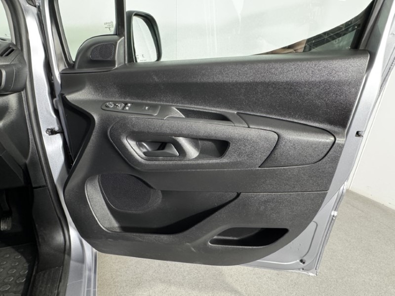2024 (74) PEUGEOT COMMERCIAL PARTNER 1.5 BlueHDi 100 Professional Van 5206560
