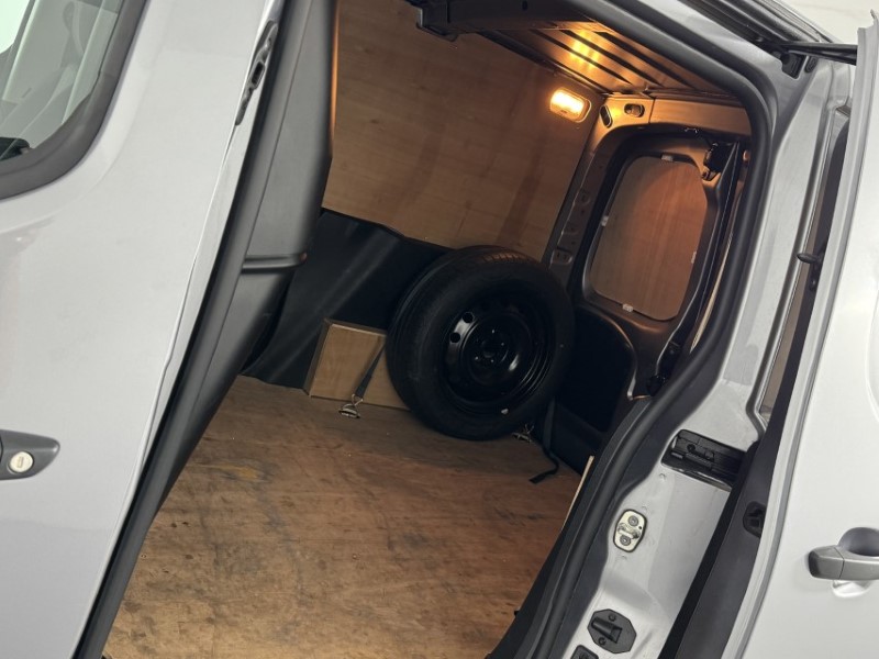 2024 (74) PEUGEOT COMMERCIAL PARTNER 1.5 BlueHDi 100 Professional Van 5206581