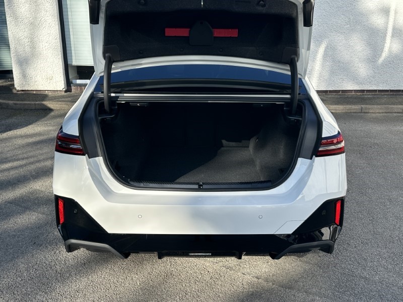  BMW 5 SERIES 520i M Sport Pro 4dr Auto 4522054