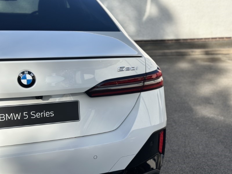  BMW 5 SERIES 520i M Sport Pro 4dr Auto 4522053
