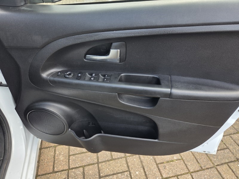 2016 (16) KIA VENGA 1.4 CRDi 2 5dr 5217840