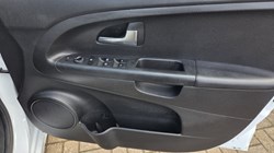 2016 (16) KIA VENGA 1.4 CRDi 2 5dr 5217840