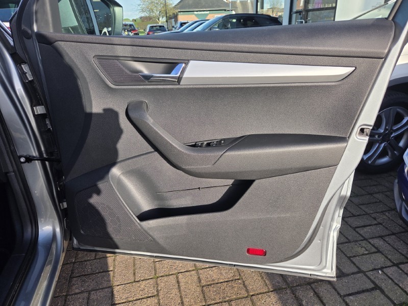 2018 (18) SKODA KAROQ 1.0 TSI SE 5dr DSG 5205920