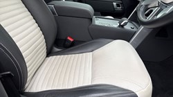 2024 (74) LAND ROVER DISCOVERY 3.0 D350 Dynamic HSE 5dr Auto 4672546