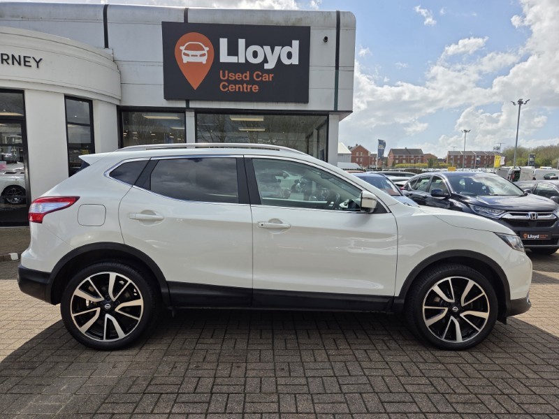 2017 (17) NISSAN QASHQAI 1.6 dCi Tekna 5dr Xtronic 5283017