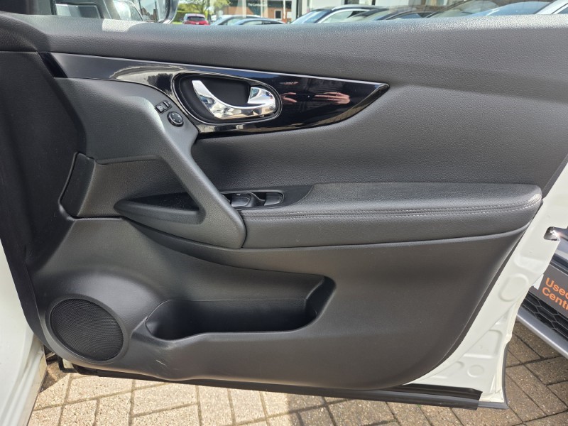 2017 (17) NISSAN QASHQAI 1.6 dCi Tekna 5dr Xtronic 5283045