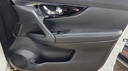 2017 (17) NISSAN QASHQAI 1.6 dCi Tekna 5dr Xtronic 5283045