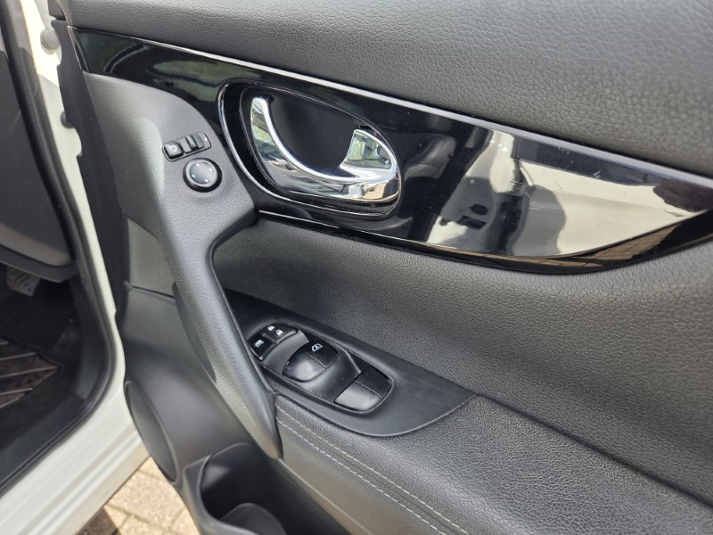 2017 (17) NISSAN QASHQAI 1.6 dCi Tekna 5dr Xtronic 5283046