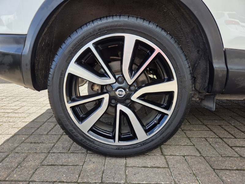 2017 (17) NISSAN QASHQAI 1.6 dCi Tekna 5dr Xtronic 5283018