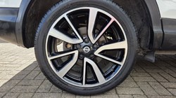 2017 (17) NISSAN QASHQAI 1.6 dCi Tekna 5dr Xtronic 5283018