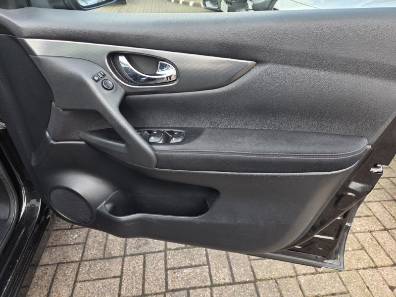 2018 (68) NISSAN QASHQAI 1.2 DiG-T N-Connecta 5dr 5236093