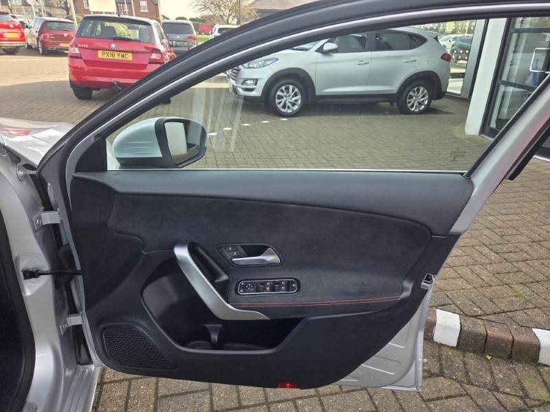 2019 (19) MERCEDES-BENZ A CLASS A200 AMG Line 5dr Auto 5249389