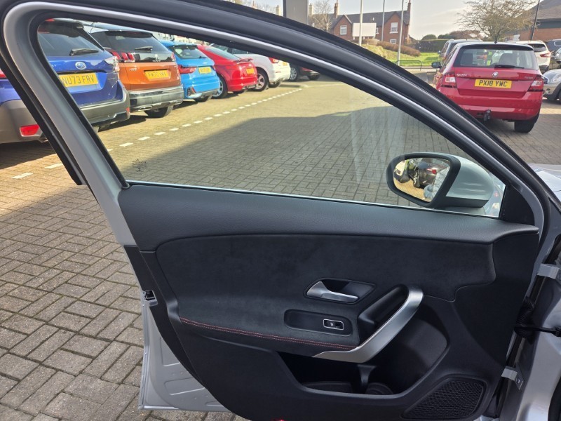 2019 (19) MERCEDES-BENZ A CLASS A200 AMG Line 5dr Auto 5249386