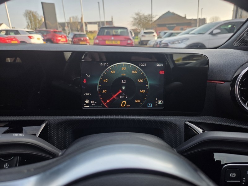 2019 (19) MERCEDES-BENZ A CLASS A200 AMG Line 5dr Auto 5249401