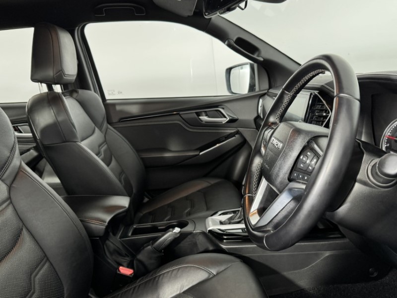 2023 (23) ISUZU COMMERCIAL D-MAX 1.9 V-Cross Double Cab 4x4 Auto 5249791