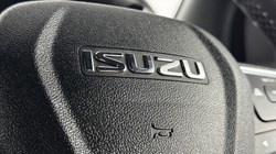 2023 (23) ISUZU COMMERCIAL D-MAX 1.9 V-Cross Double Cab 4x4 Auto 5249774