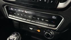 2023 (23) ISUZU COMMERCIAL D-MAX 1.9 V-Cross Double Cab 4x4 Auto 5249778