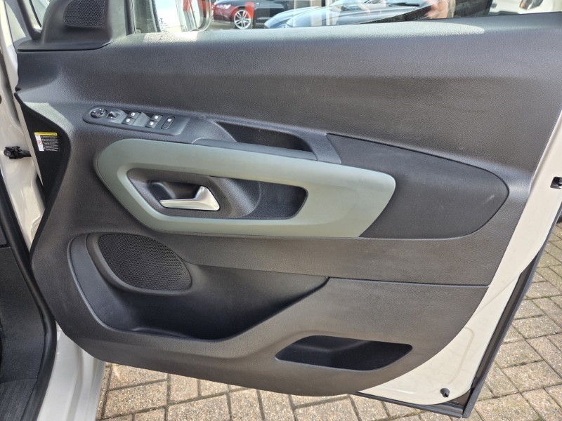 2022 (22) CITROEN BERLINGO 1.2 PureTech 130 Flair XTR M 5dr EAT8 5261591