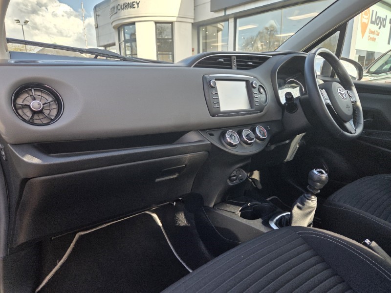 2017 (67) TOYOTA YARIS 1.5 VVT-i Icon Tech 5dr 5286311