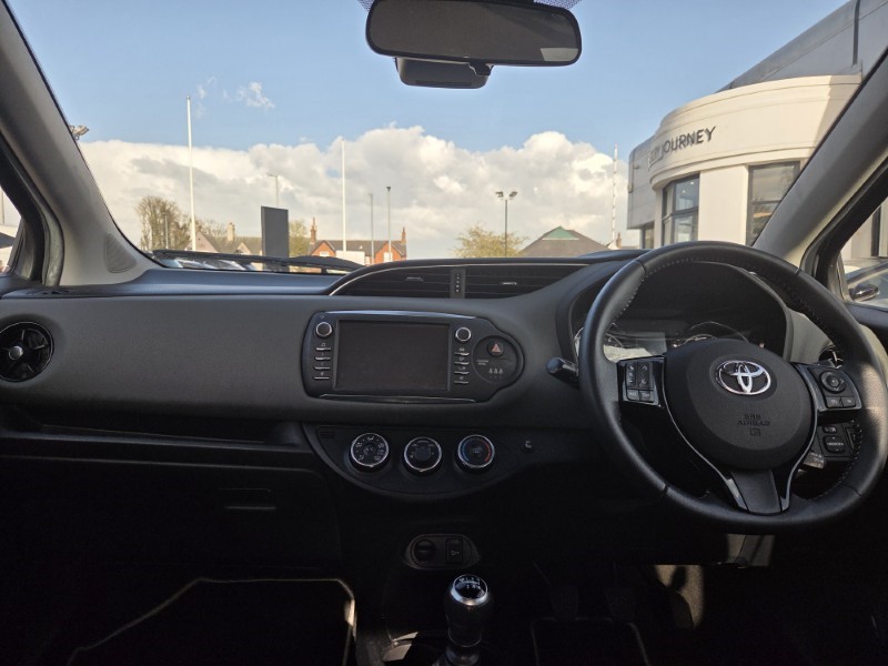 2017 (67) TOYOTA YARIS 1.5 VVT-i Icon Tech 5dr 5286309