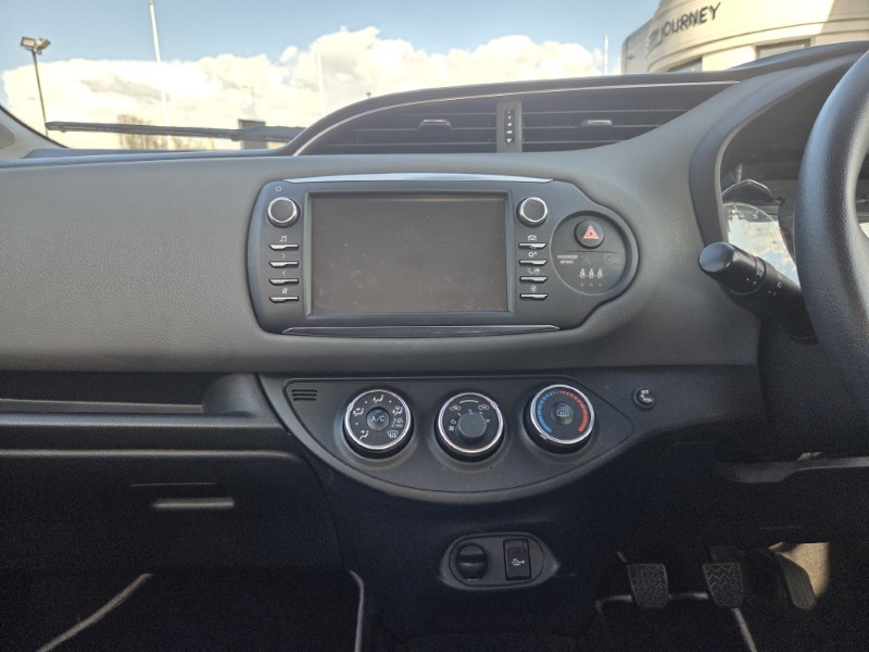 2017 (67) TOYOTA YARIS 1.5 VVT-i Icon Tech 5dr 5286315