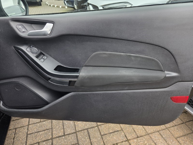 2018 (67) FORD FIESTA 1.1 Zetec 3dr 5291458