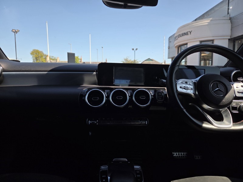 2018 (18) MERCEDES-BENZ A CLASS A180d AMG Line 5dr Auto 5349992