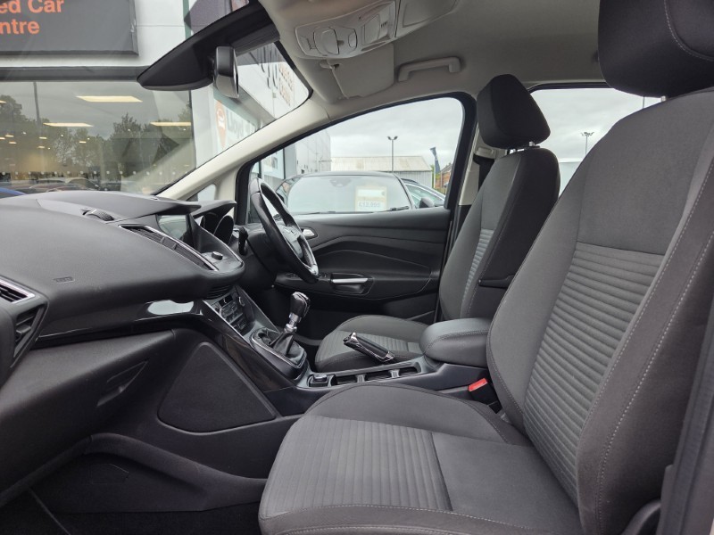 2017 (17) FORD C-MAX 1.5 TDCi Titanium 5dr 5384861