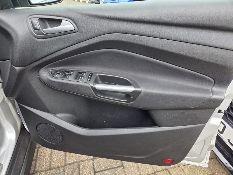 2017 (17) FORD C-MAX 1.5 TDCi Titanium 5dr 5384864