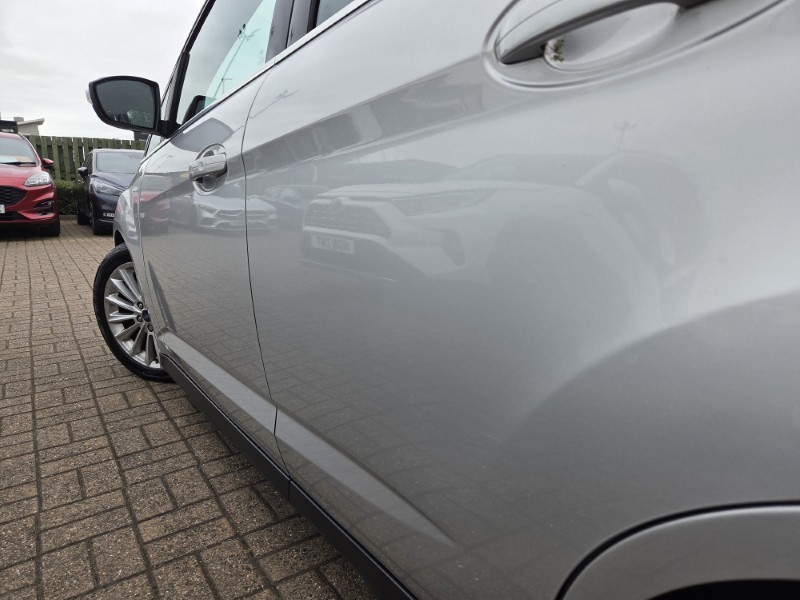 2017 (17) FORD C-MAX 1.5 TDCi Titanium 5dr 5384846