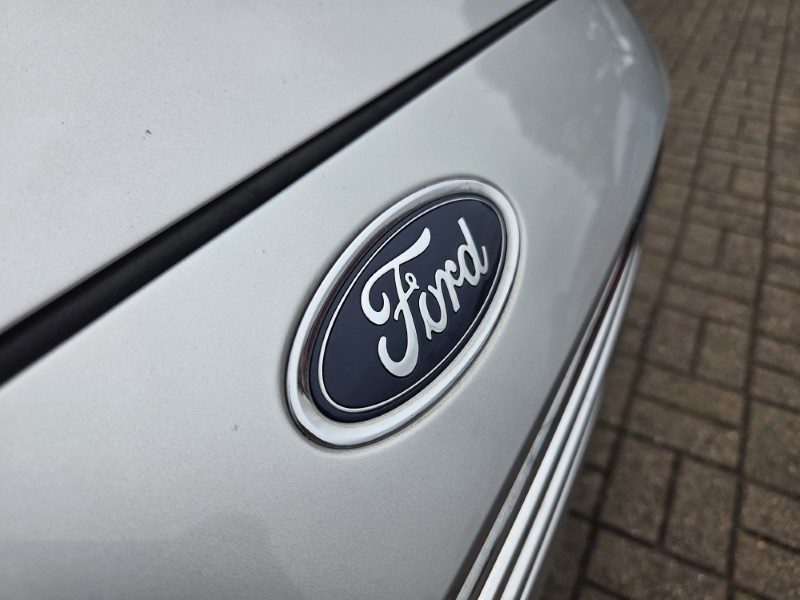 2017 (17) FORD C-MAX 1.5 TDCi Titanium 5dr 5384863