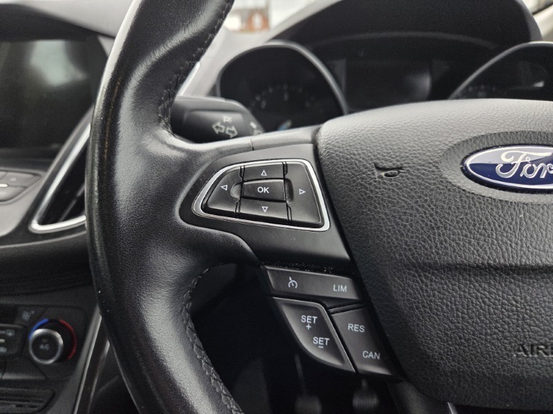 2017 (17) FORD C-MAX 1.5 TDCi Titanium 5dr 5384866