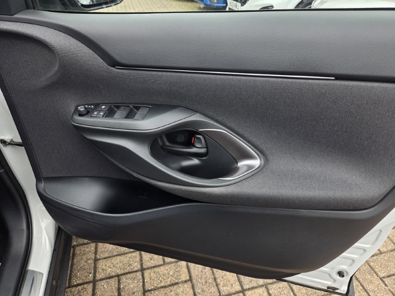 2023 (23) TOYOTA YARIS CROSS 1.5 Hybrid GR Sport 5dr CVT 5428317