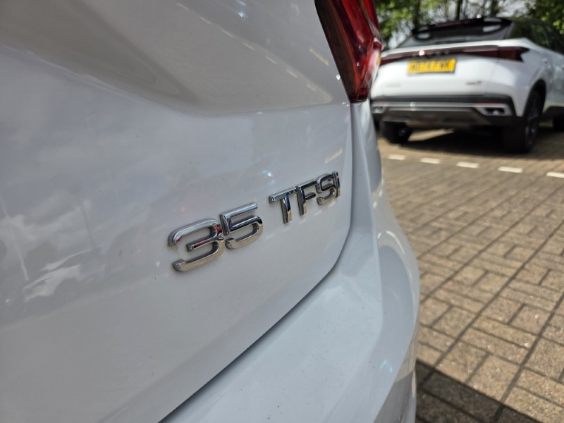 2020 (70) AUDI Q2 35 TFSI S Line 5dr 5401425