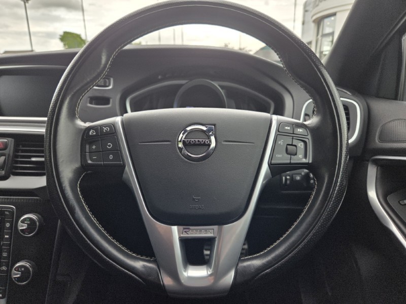 2019 (19) VOLVO V40 D2 [122] R DESIGN Edition 5dr 5425038