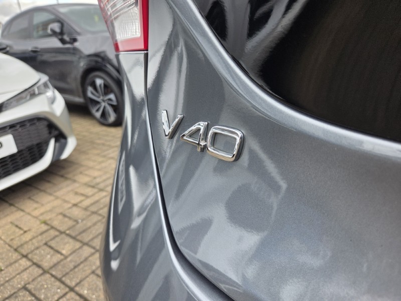 2019 (19) VOLVO V40 D2 [122] R DESIGN Edition 5dr 5425016